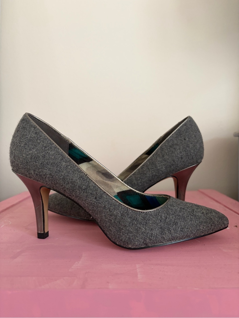 Anne Klein Classic Grey Pointed-Toe Pumps with Metallic Heel